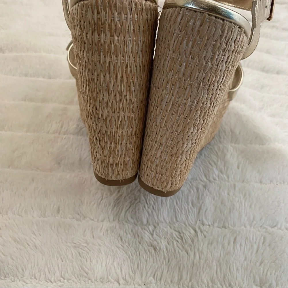 BAMBOO Gold Flower Platform Wedge Boho Sandals with Ankle Strap Size 10